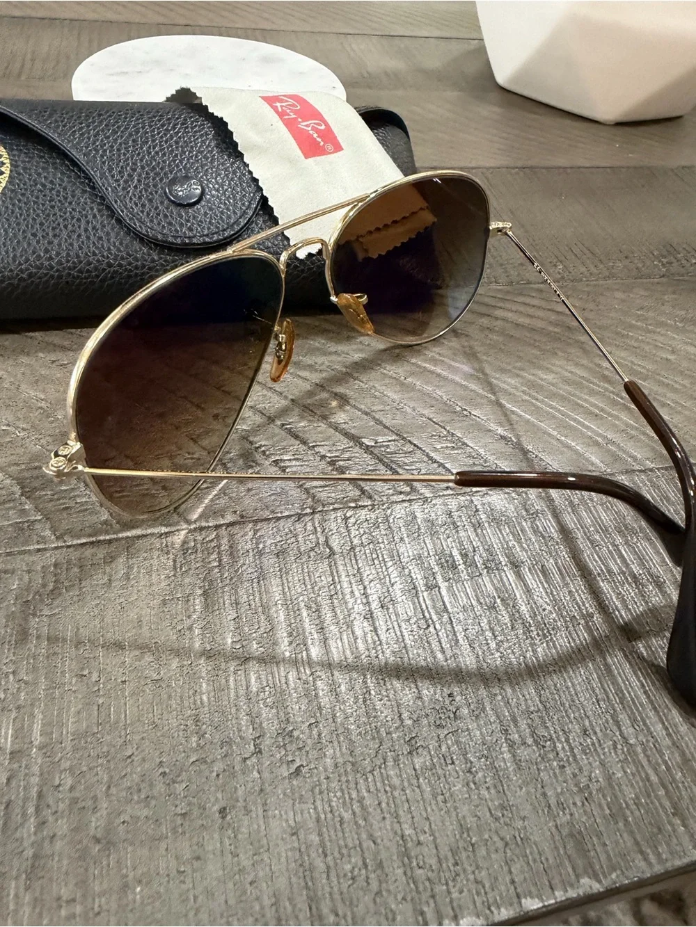 Ray-Ban Men’s Gold Frame Brown Lens Aviator Sunglasses with Case